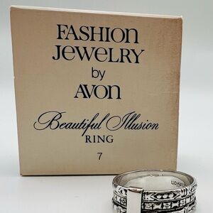 Vintage Avon Beautiful Illusion Ring Size 7 Silver Tone 1980
